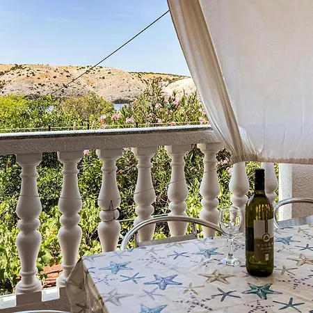 3 Bedroom Gorgeous In Apartament